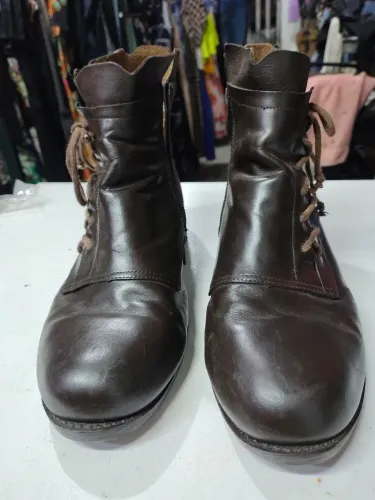 Bota de cano baixo n39 de couro zíper lateral salto 3 centímetros 