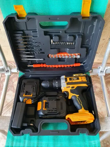 Parafusadeira 21V com 2 baterias nova