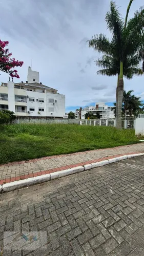 Lote à venda em Ponta das Canas, Florianópolis, por R$ 900.000. Oportunidade de terreno ex
