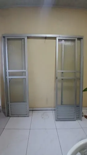Porta de alumínio 4 folhas
