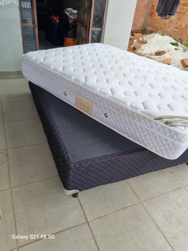 Cama Box casal colchão molas enssacadas muito bem conservada ENTREGO 