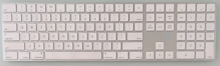 Apple Magic Keyboard com Teclado Numérico (Modelo A1843 - Recarregável)
