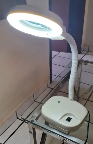 Lupa Articulada de mesa com Luz Led