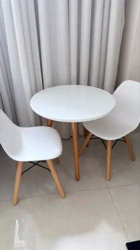 Mesa Eames Infantil 60cm + 2 Cadeiras Eiffel Kids Pés Palito