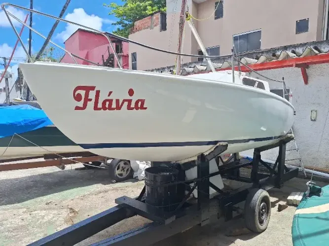 Veleiro Tahiti 16 pés ótimo estado, pronto para navegar, com motor Yamaha 4HP e carreta