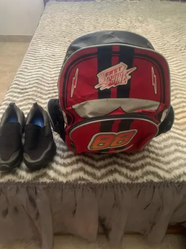 Mochila + tênis tamanho 30