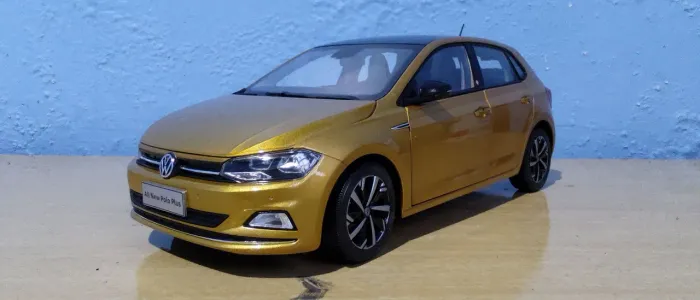 Miniatura 1/18 Volkswagen New Polo Plus...Metal 
