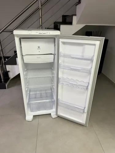 Geladeira Electrolux RE31
