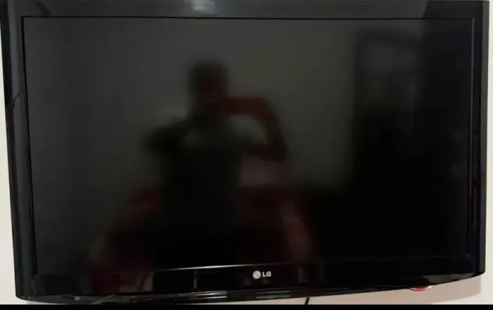 TV LG 42 Polegadas 42LH30FR Quebrada - Oportunidade de Reparo