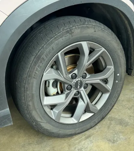 Pneus Usados 215/60 R17 - Bom Estado