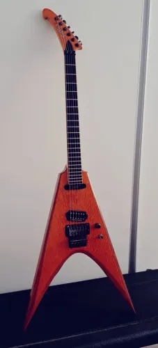 Guitarra Flying V Sollus (finado Otto) - guitarra sensacional