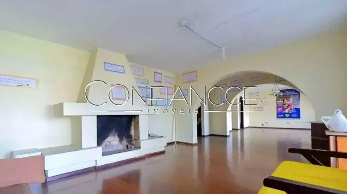 Casa com 8 quartos para alugar no Guabirotuba, Curitiba - PR | Confiancce Imóveis