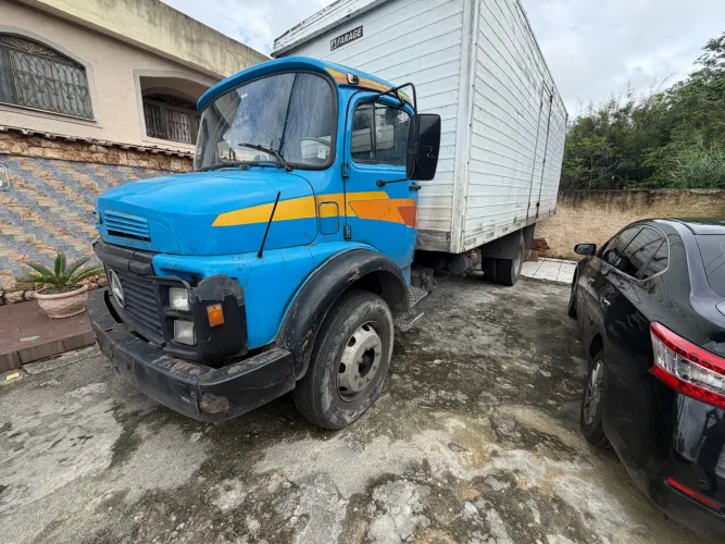 Mercedes 1113 baú