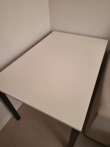 Mesa com 4 cadeiras Eiffel