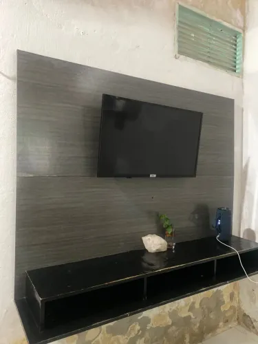 Painel cinza com preto