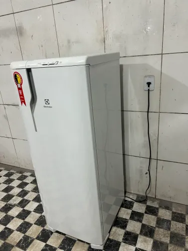 Geladeira Electrolux comum.             Entrega gratuita 