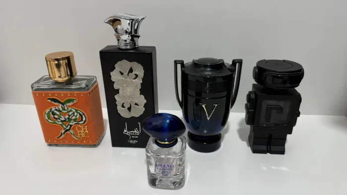 Frascos vazios de perfumes importados