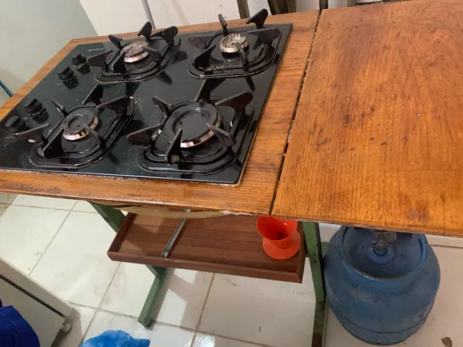 Cooktop 4 bocas elétrico, em bom estado e funcionando perfeitamente, com base de fogão