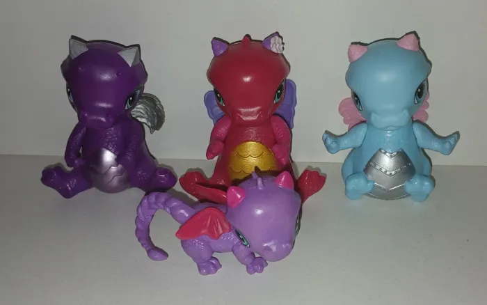 LOTE 4 DRAGÕES PET BONECA EVER AFTER HIGH DARLING RAVEN POPPY HOLLY HEROWING NEVERMORE