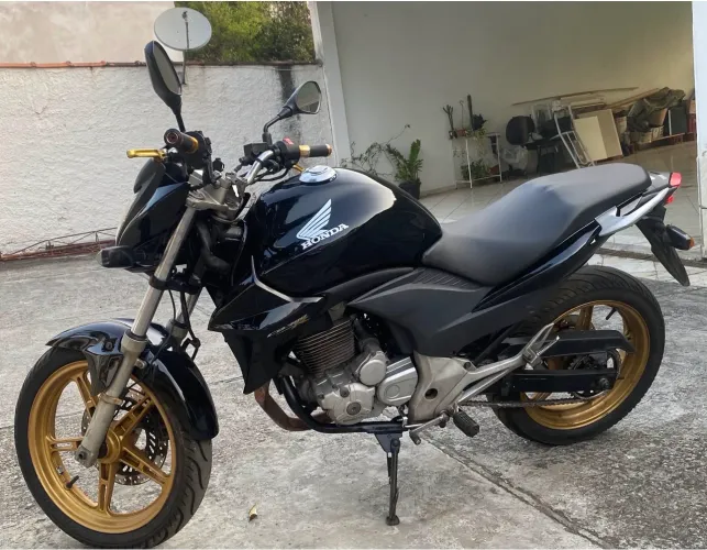 CB 300R Preta