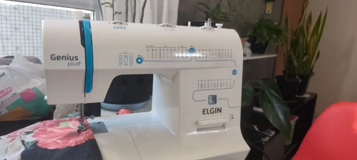 Máquina de Costura Elgin Genius Plus