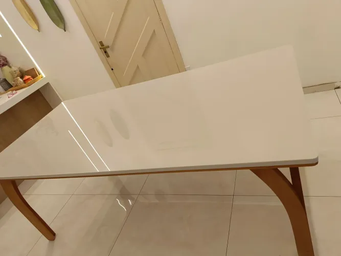 Mesa, sem cadeiras 