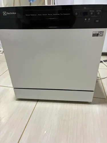 Lava-louça Electrolux 8 Serviços Branca Lava E Seca 50' Lb08 Cor Branco