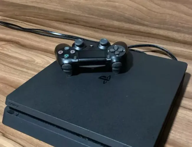 Vendo ps4 bem conservado com 2 controles falta só atualização 13.52