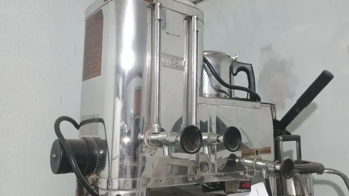 Vendo cafeteira antiga funcionando