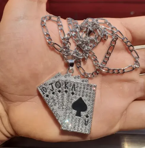 Colar Em Moeda Antiga Carta de Baralho, Dois Modelos Disponível