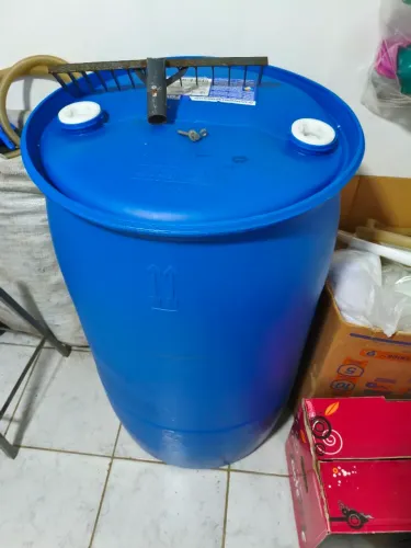 Vendo tambor de 220 litros