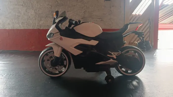 Moto elétrica infantil