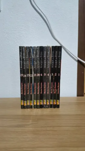Mangá Atack On Titan edição 1 a 6 e 20 a 25