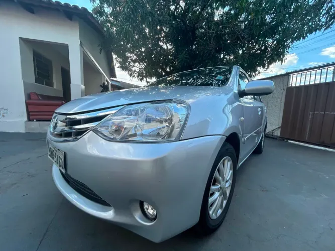 Toyota Etios XLS Sedan 1.5 Flex 16V 4P Mec. 2013