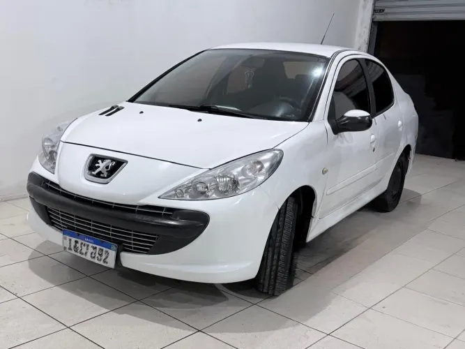 Peugeot 207 Sedan Passion XR 1.4 Flex 8V 4P 2011