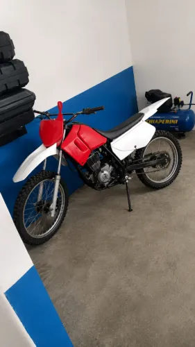 Moto de trilha XR 200 r