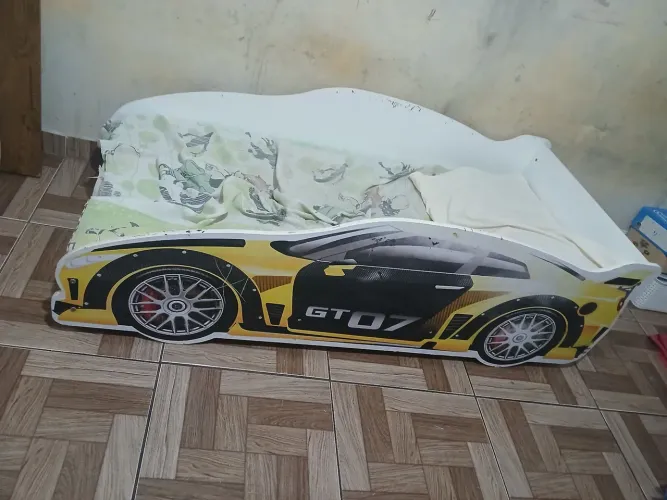 Cama infantil dos carros