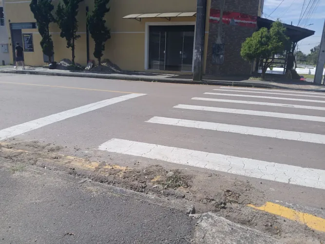 Alugo ponto comercial em Araucária