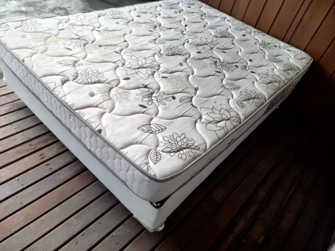 Vendo cama Box de casal