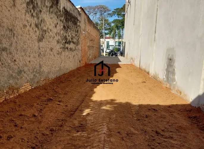 Terreno Comercial c/ área de 220,00m² no bairro Santa Clara em Taubaté