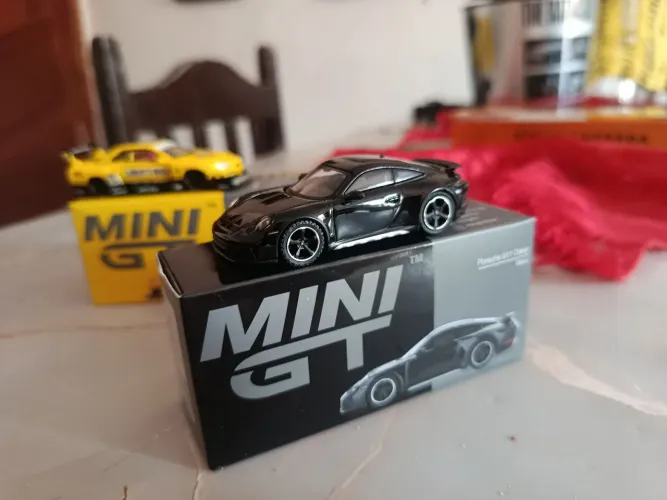 Porsche 911 dakar Black minigt