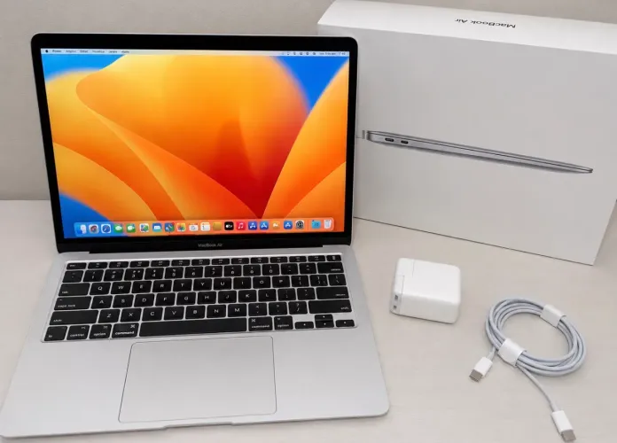 MacBook Air M1 2020 ? Muito Conservado | 8GB RAM | SSD 256GB  (BATERIA 92%) pouco uso! 