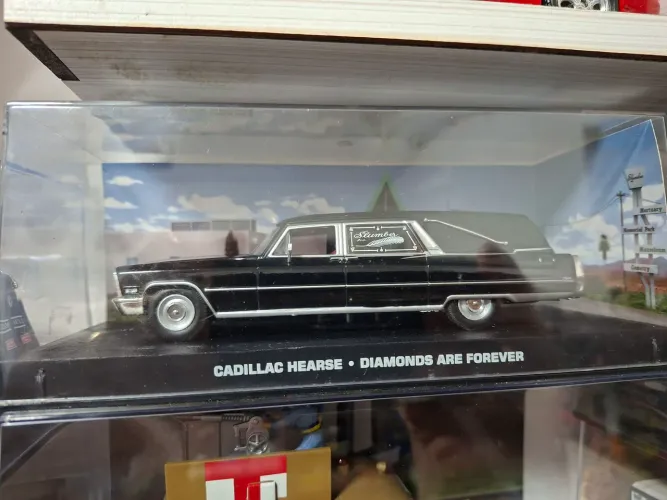 Miniatura Cadillac Hearse 007 escala 1/43.