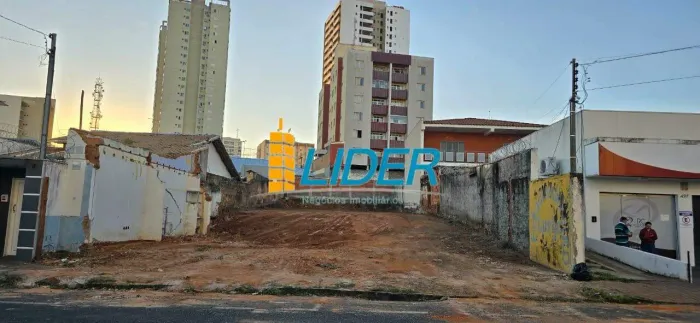 Lote à venda no Centro de Uberlândia (744 m²) Residencial/Comercial