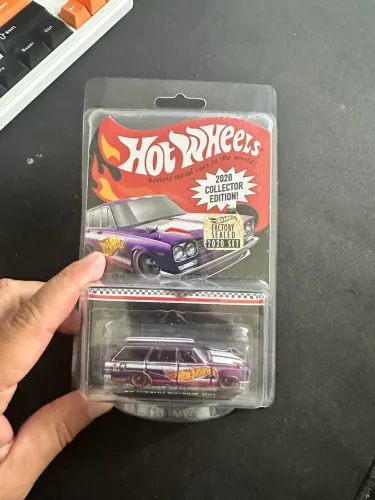 Hot wheels premium skyline van collectors edition