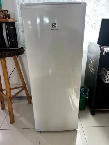 Novíssimo Freezer inverter vertical 197 litros - 110v
