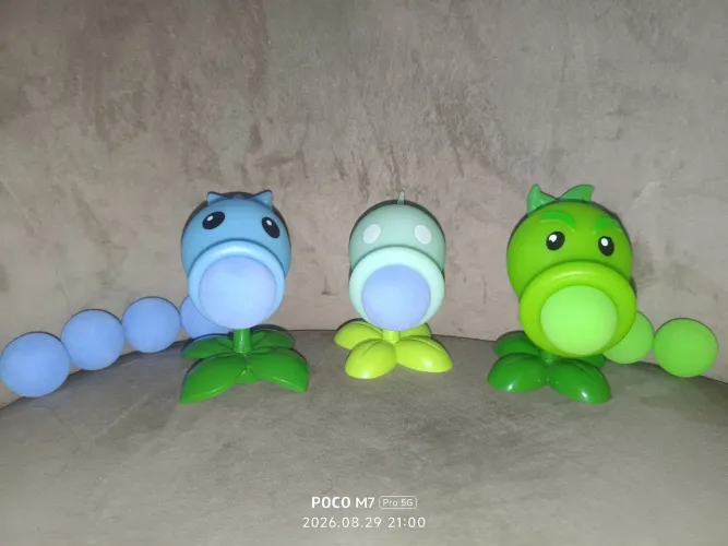 Lote Bonecos Disparervilha de borracha - Plants vs Zombies/Plantas versus Zumbis