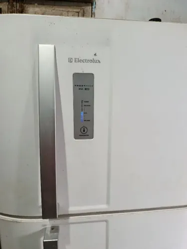 Geladeira duplex Elétrolux Frost Free vem.
