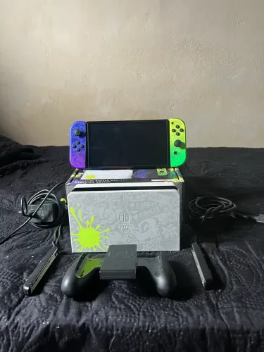 Nintendo Switch OLED 64GB + Cartão 256GB + Acessórios