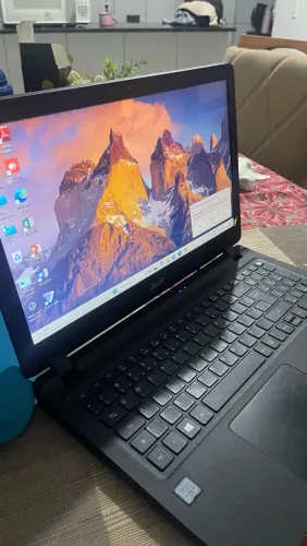 Vende-se notebook Acer funcionando perfeitamente.